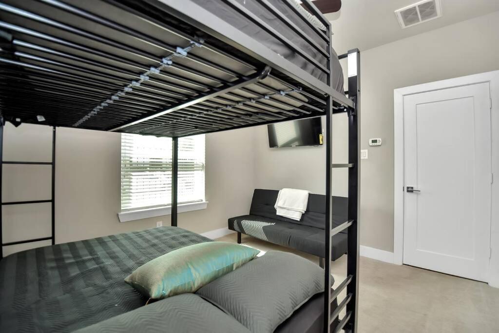 Amazing Rooftop! Downtown Skyline Views!!! Sleeps 15 Houston Zewnętrze zdjęcie