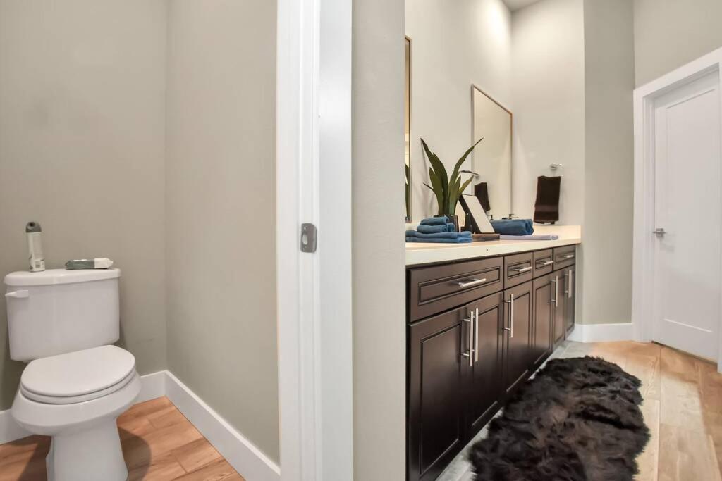 Amazing Rooftop! Downtown Skyline Views!!! Sleeps 15 Houston Zewnętrze zdjęcie