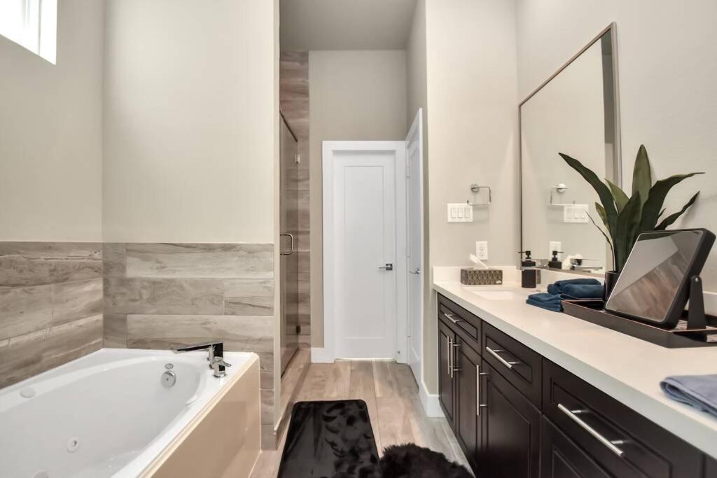 Amazing Rooftop! Downtown Skyline Views!!! Sleeps 15 Houston Zewnętrze zdjęcie